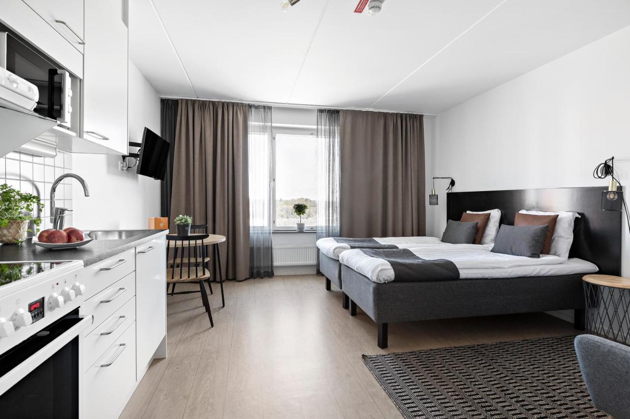 Forenom Hotel Flemingsberg - 10Min From Aelvsjoe Huddinge Exterior photo