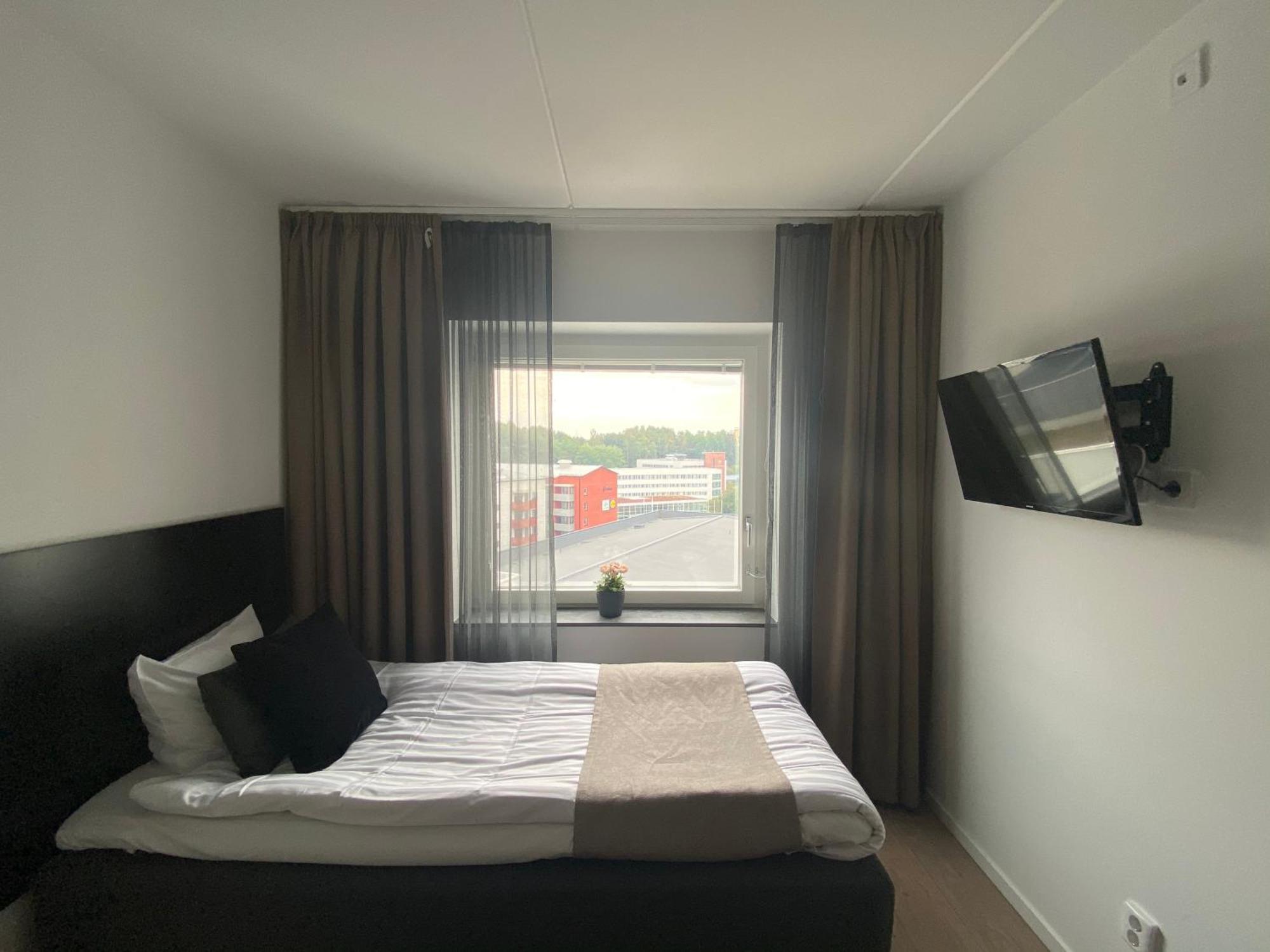 Forenom Hotel Flemingsberg - 10Min From Aelvsjoe Huddinge Exterior photo